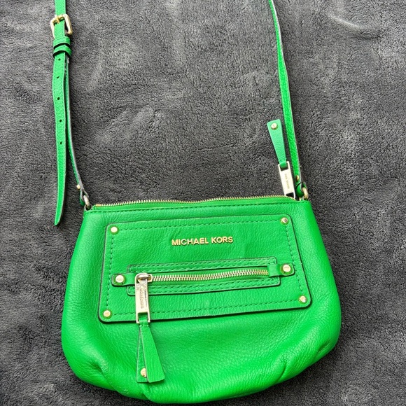 Michael Kors Gilmore Leather Crossbody in Bright Green 🍀 - Picture 1 of 9